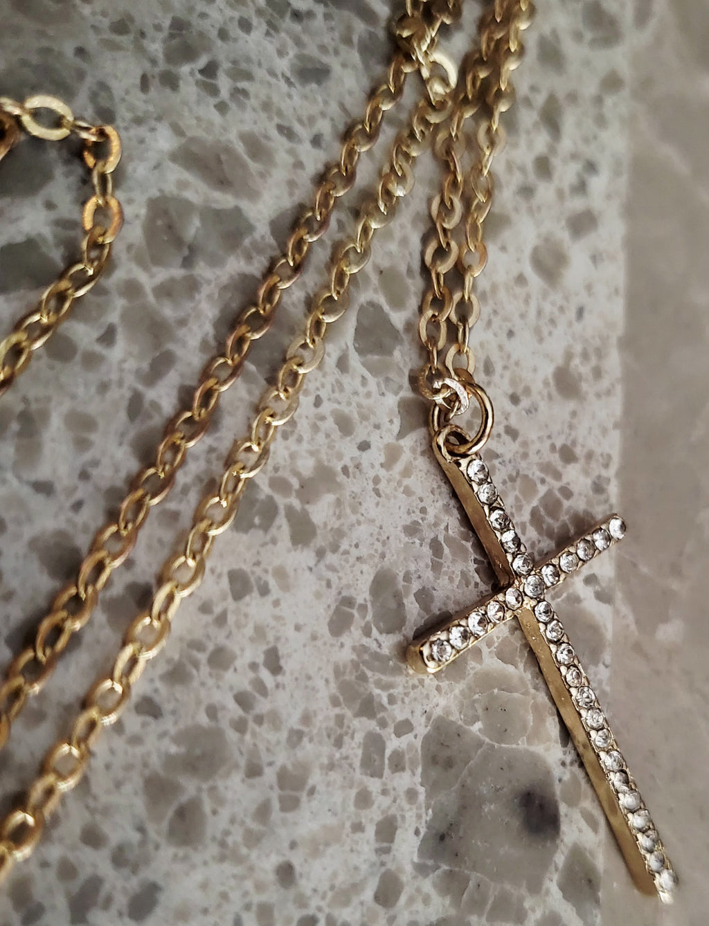 14kt yellow gold plated Crystal Cross pendant & chain.