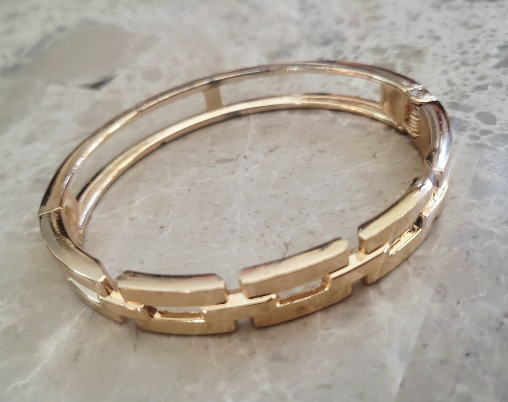 14kt yellow gold plated Link style Bangle Bracelet.