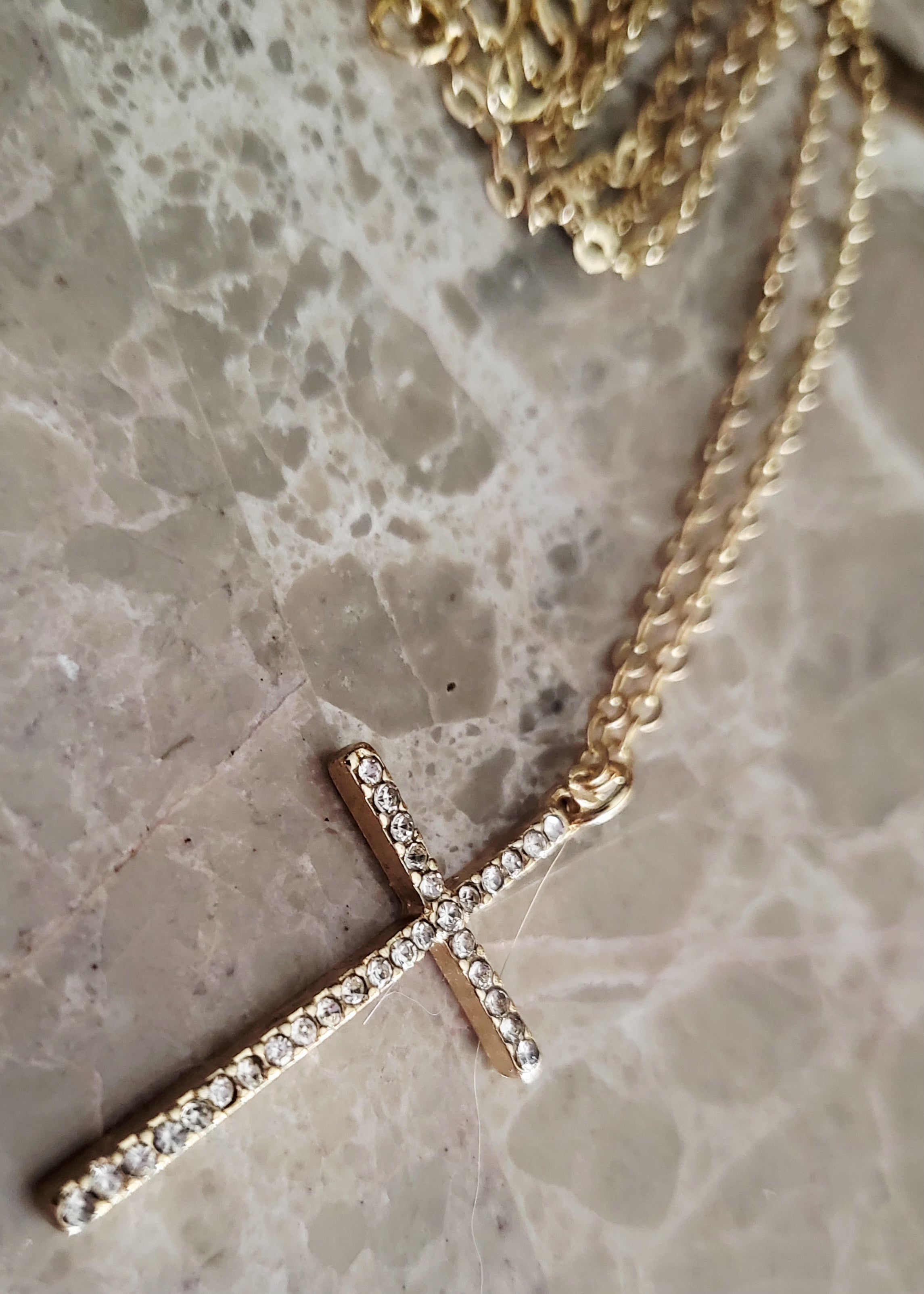 14kt yellow gold plated Crystal Cross pendant & chain.